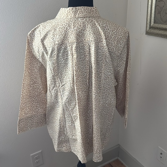 Chico’s Leopard pleat back 3/4 sleeves no-iron buttoned down women’s shirt Sz XL - Picture 7 of 11